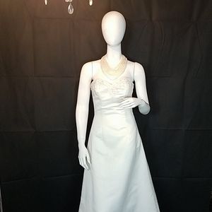 Simple but elegant wedding dress